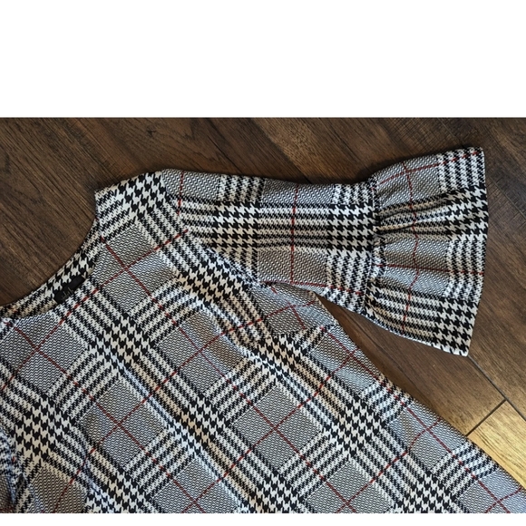 Violet B Woman's Houndstooth W/ Red Accent Dress Size 1X Stretch Bell Sleeves. - Picture 3 of 16